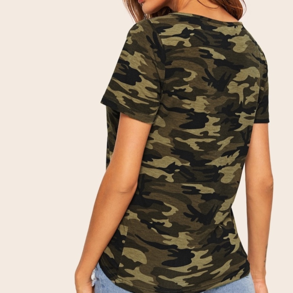 Crisscross v-neck camo tee - Picture 3 of 3